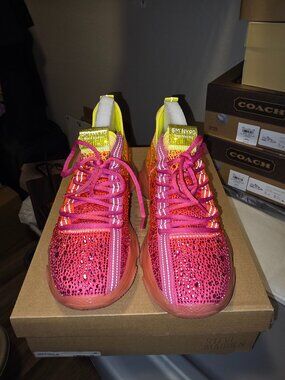 Steve Madden Maxima-R Fuchsia Ombre Sneakers - Size 10